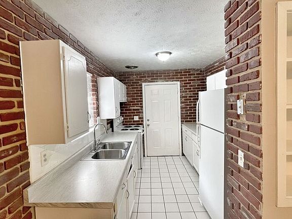 3rd image of 2143 Thiervy Dr