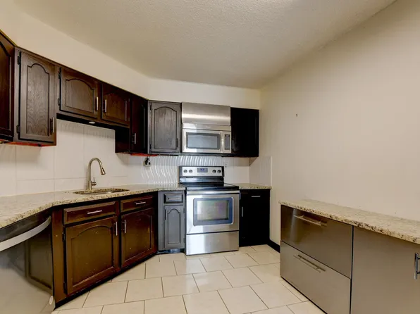 232 Harmon Cove Tower image 10 of 46