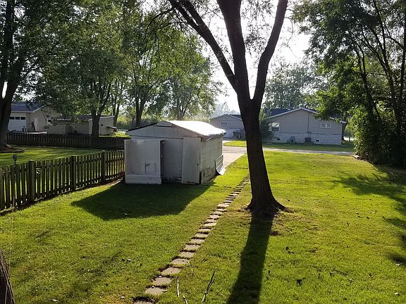 2nd image of 42678 N Lake Ave