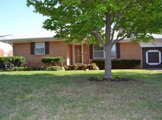 313 Elmwood Dr, Lindsay, OK 73052