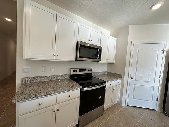 2nd image of 556 Park Place Blvd