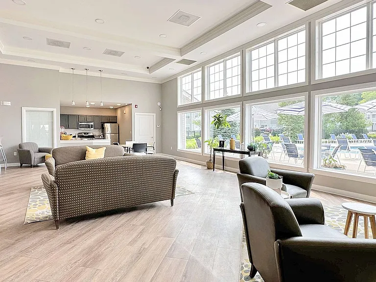 Cobblestone Court Apartments — Photo 20