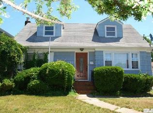 231 S Brookside Ave, Freeport, NY 11520
