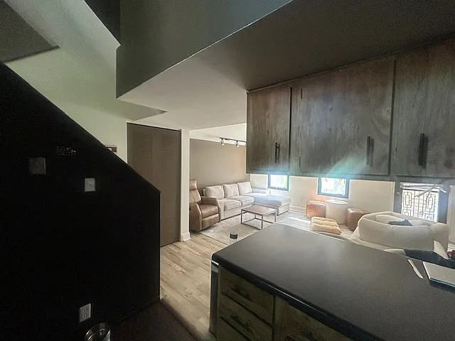 3 bed, 1200 sqft, $1,700 — Photo 2