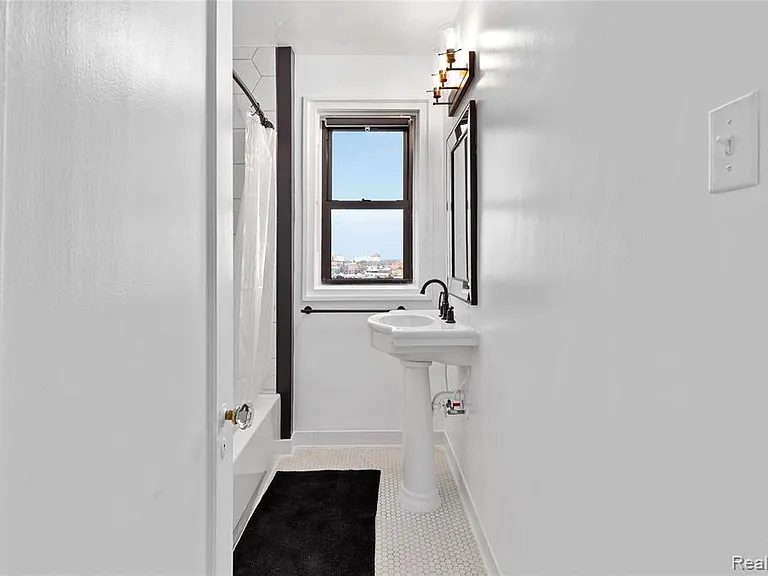2900 E Jefferson Ave #D702 — Photo 19
