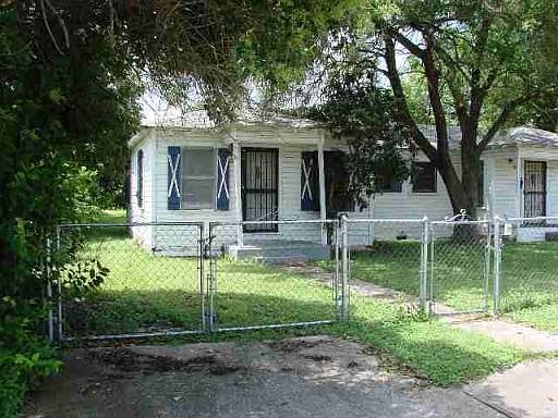 2nd image of 930-932 POINSETTIA ST