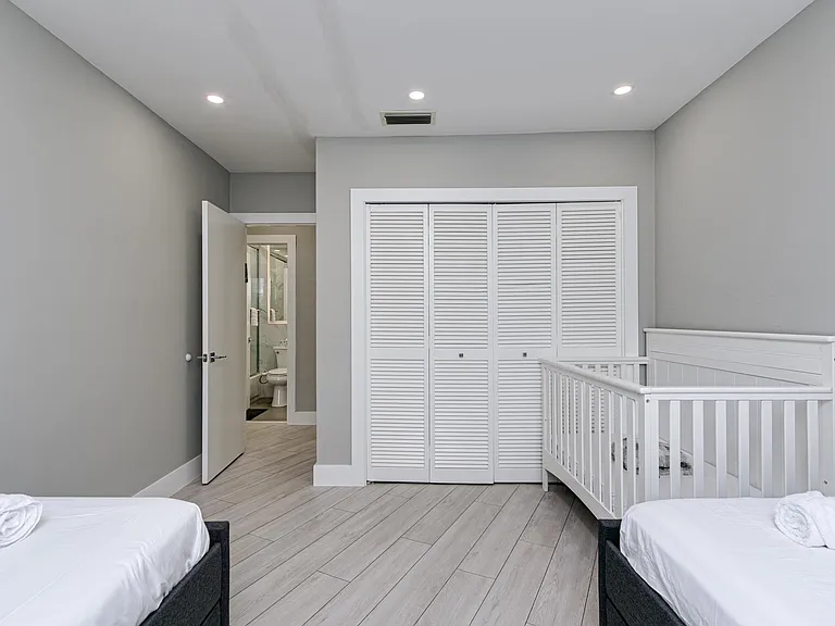 3761 N 55th Ave — Photo 10
