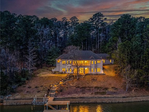 2nd image of 1689 River Oaks Dr