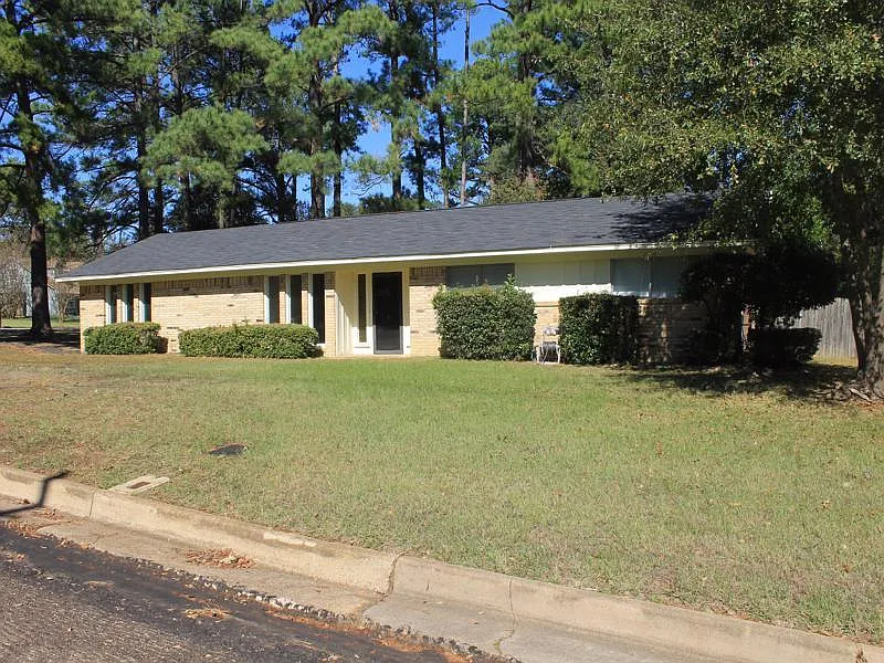 3 bed, 1422 sqft, $1,650 — Photo 2