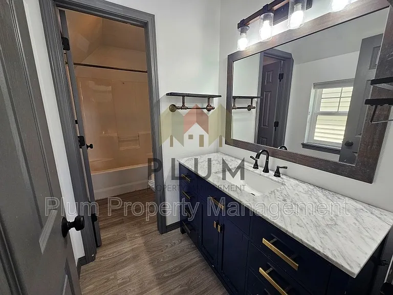 1314 Bulwer St — Photo 17