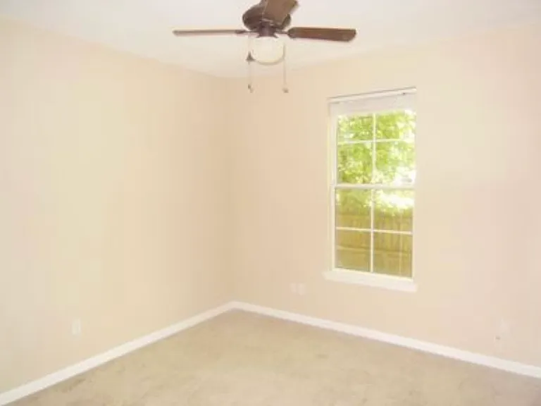 610 Putnam Dr — Photo 11