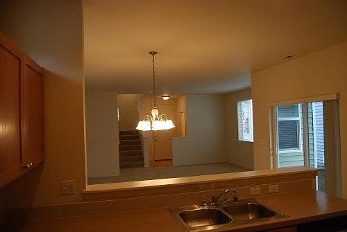 4th image of 4328 Edgewater Blvd NE