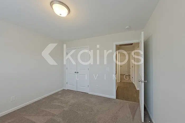107 Lord Effingham Way — Photo 15