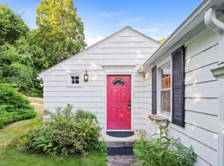 30 Hillsboro Dr, West Hartford, CT 06107