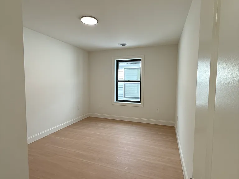 29 Robert St #1 — Photo 11