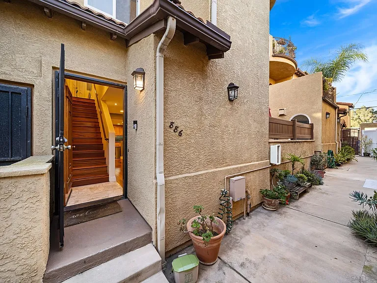 886 Felspar St — Photo 39