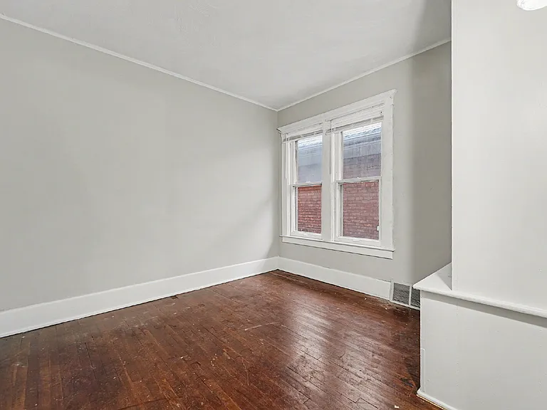 4586 Vancouver St — Photo 8