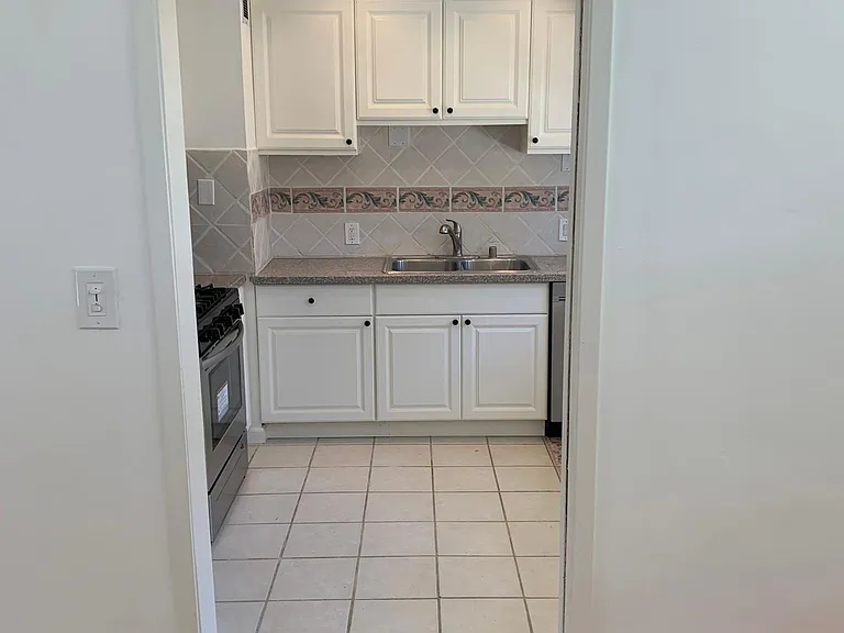 22040 Del Valle St — Photo 20