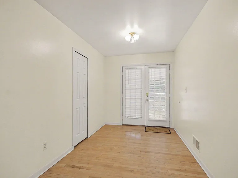 456 Essex Dr — Photo 3