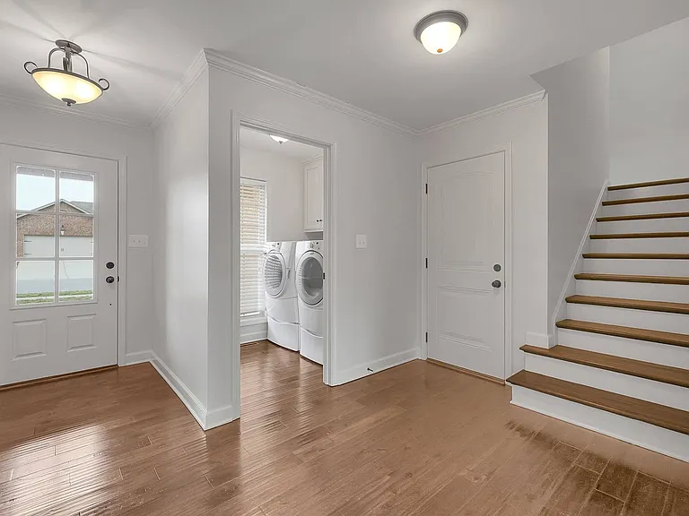 402 Lucy Cir — Photo 11