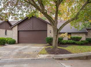 2 Brandon Pl, Rocky River, OH 44116