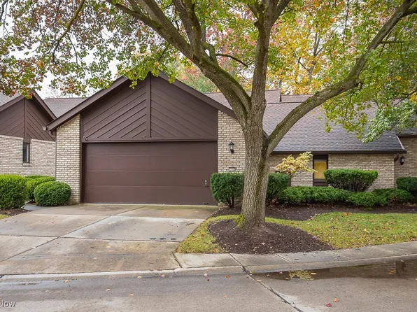 2 Brandon Pl, Rocky River, OH 44116