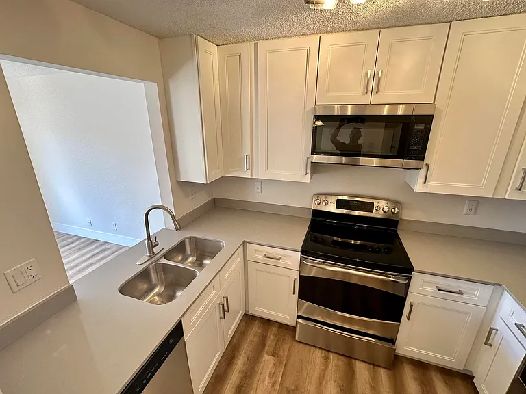 1631 Cypress Way E — Photo 3