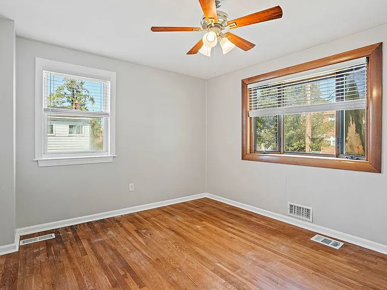 813 Hilltop Ter SE — Photo 13