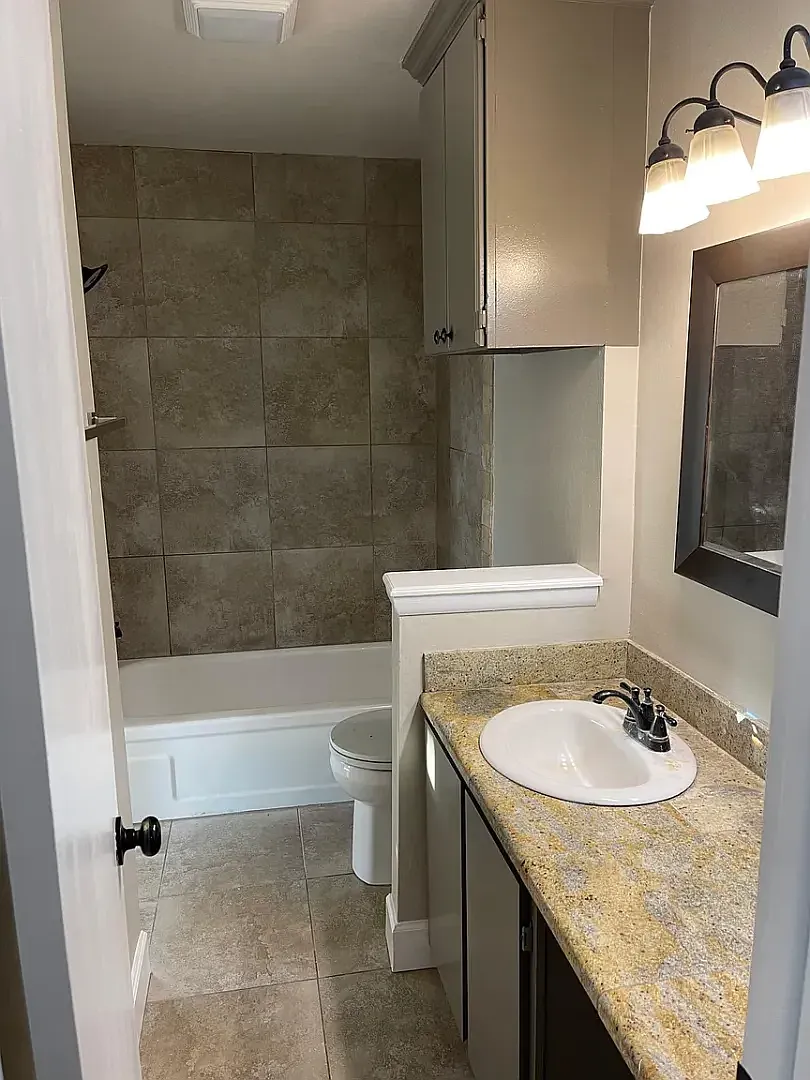 Duplex On Elm — Photo 4