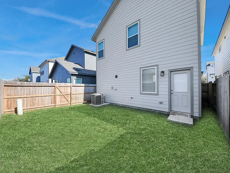 14967 Eagle Feather Dr — Photo 39
