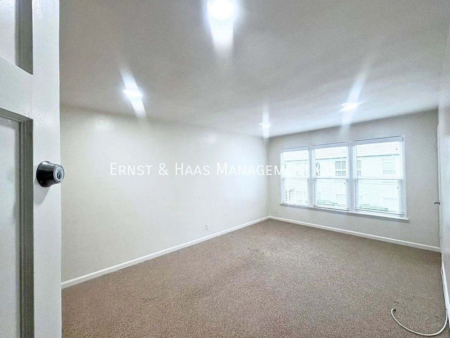 Lovely 1-Bedroom Apartment in Prime Bixby Knolls Neighborhood! — Photo 3