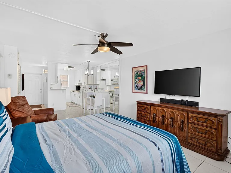 550 SW 2nd Ave #125 — Photo 4