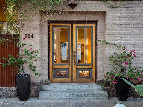 3rd image of 904 W Paseo De La Cosecha