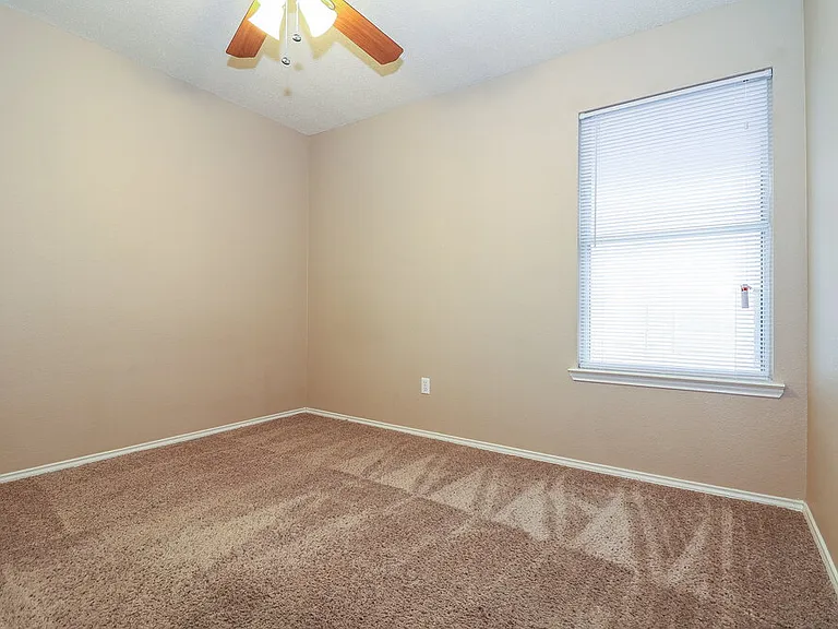320 Montana Dr — Photo 10