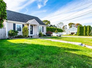 409 Metacom Ave, Bristol, RI 02809