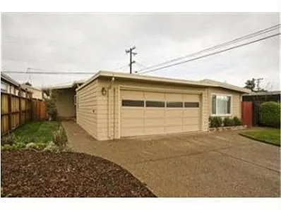 2011 Polk Ave photo 1