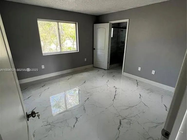 511 NW 82nd Ave #418 — Photo 5