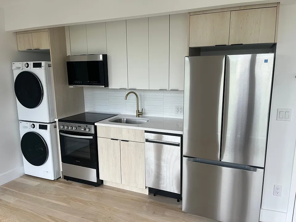 193 Graham Ave #4Y