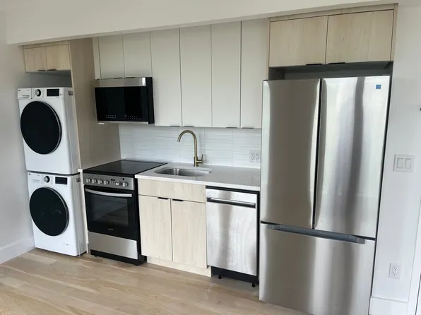 193 Graham Avenue image 1 of 19