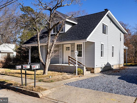 2nd image of 429 Manor Ave