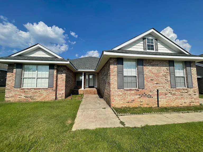 21822 Eastbrook St — Photo 1
