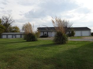 306 Commerce St, Carmi, IL 62821