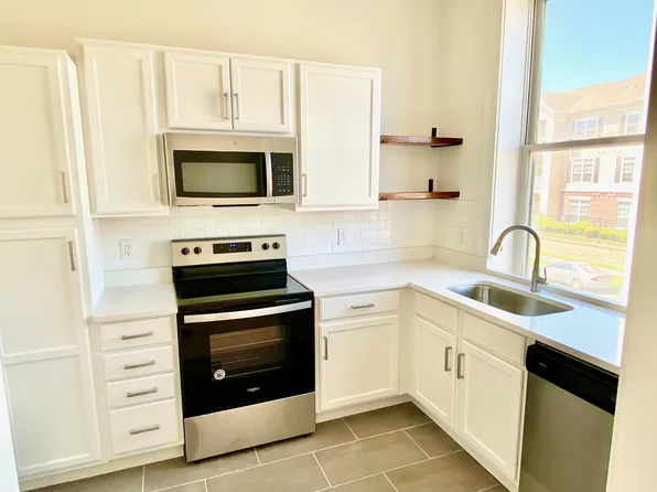 4400 Chouteau Ave APT 2A, Saint Louis, MO 63110