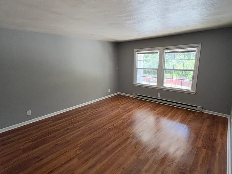 352 Long St #5 — Photo 1
