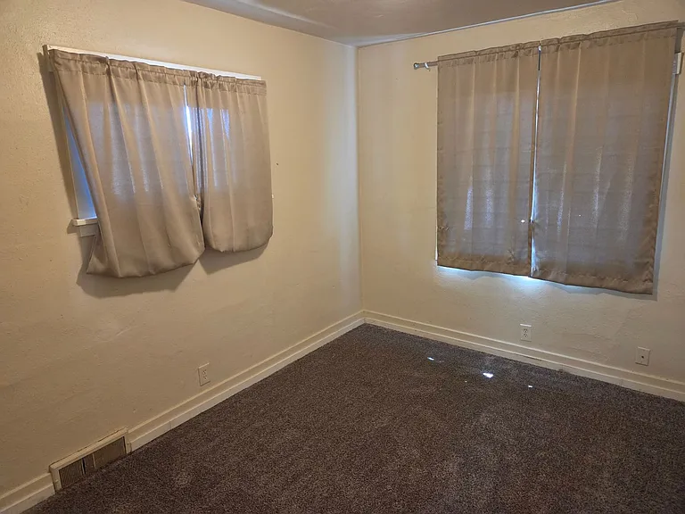 1417 E Wellesley Ave — Photo 9