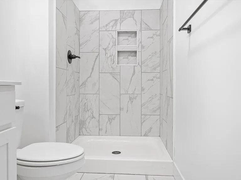 1627 Duncannon Dr — Photo 23