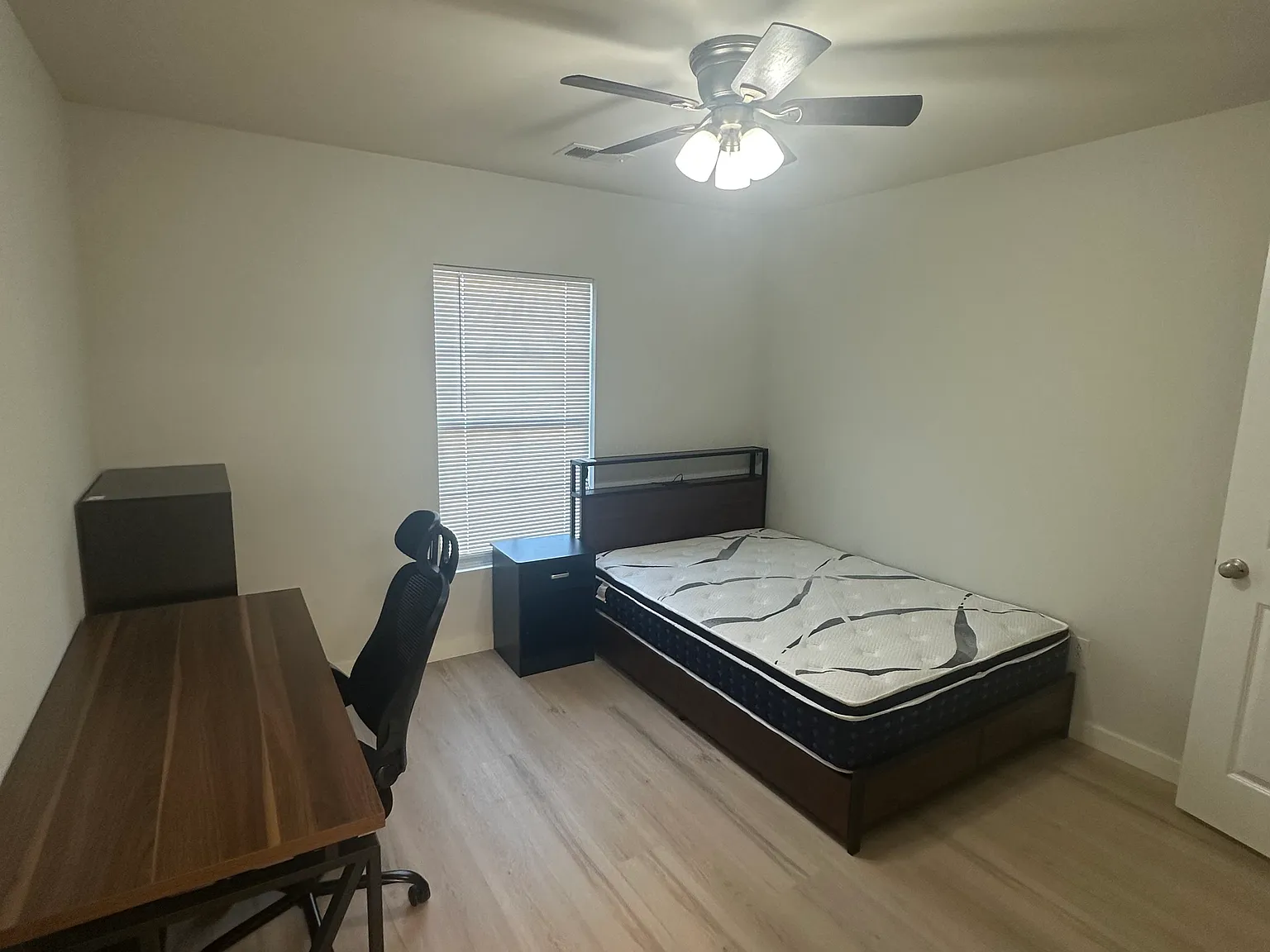 5 bed, 2711 sqft, $850 — Photo 3