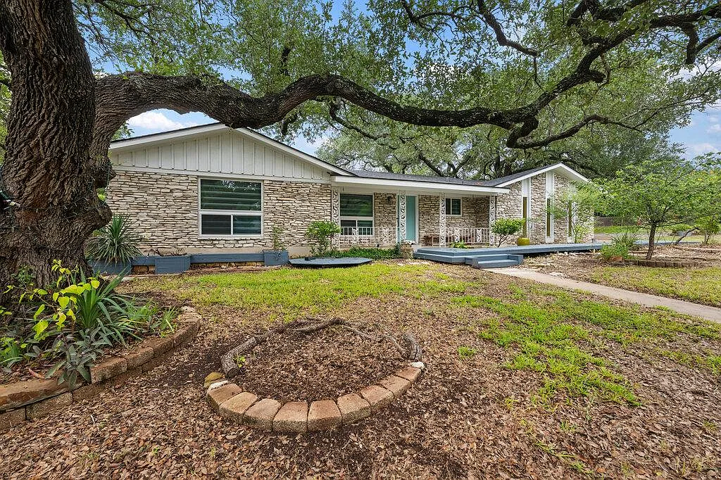 4 bed, 3.0 bath, 1783 sqft, $2,850 — Photo 1