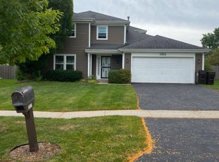 1511 Hollytree Ln, Crystal Lake, IL 60014