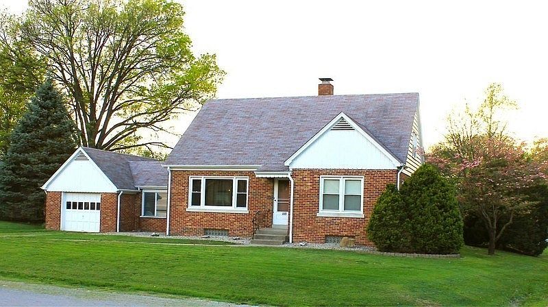 1st image of 109 N Alton St